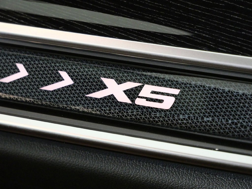 Used 2026 Skyscraper Grey Metallic BMW xDrive40i image 25