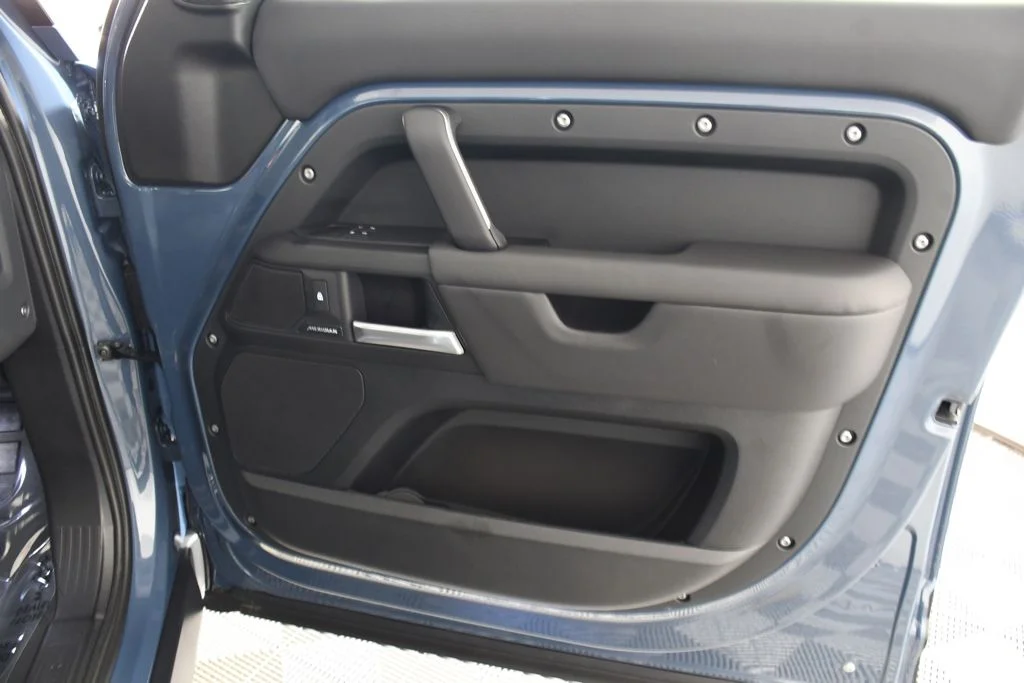 New 2026 Tasman Blue Land Rover S image 18