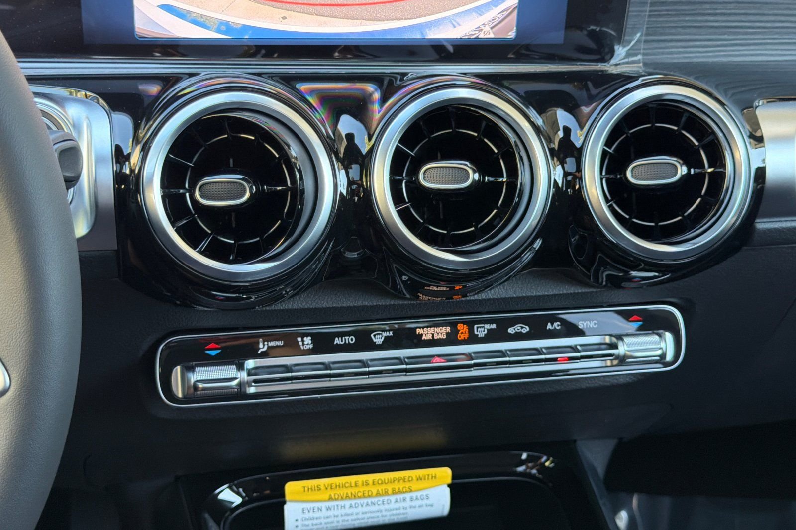 New 2026 Polar White Mercedes-Benz GLB 250 image 16