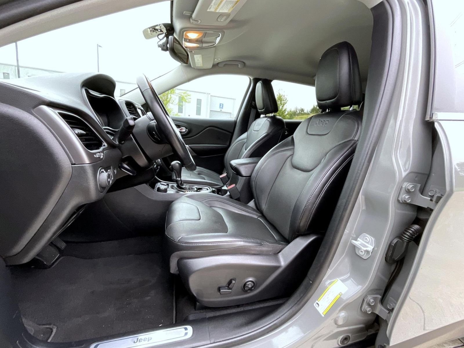 Used 2019 Gray Jeep Limited image 10