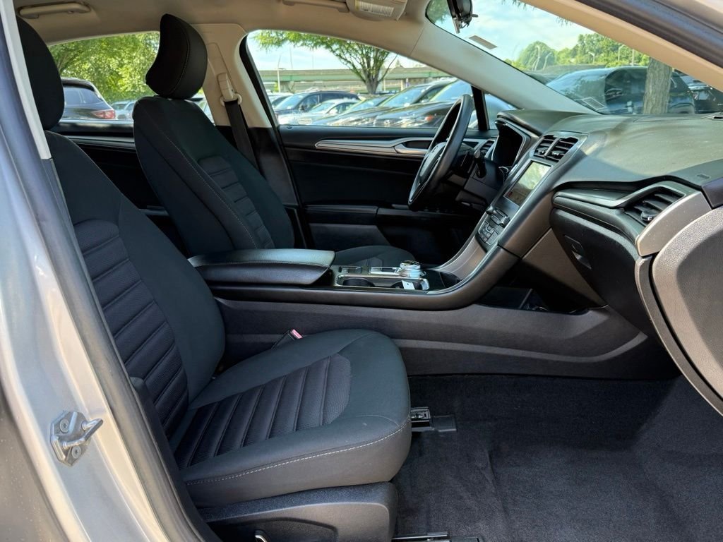 Used 2017 Silver Ford SE image 30