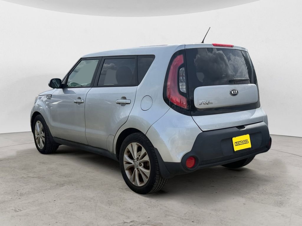 Used 2015 Silver Kia Plus image 3