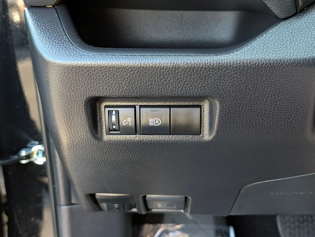 2024 Toyota RAV4 XLE - Photo 31