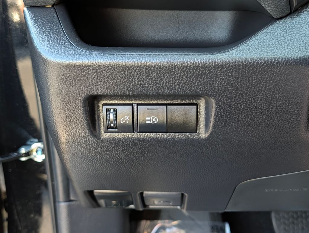 2024 Toyota RAV4 XLE - Photo 31