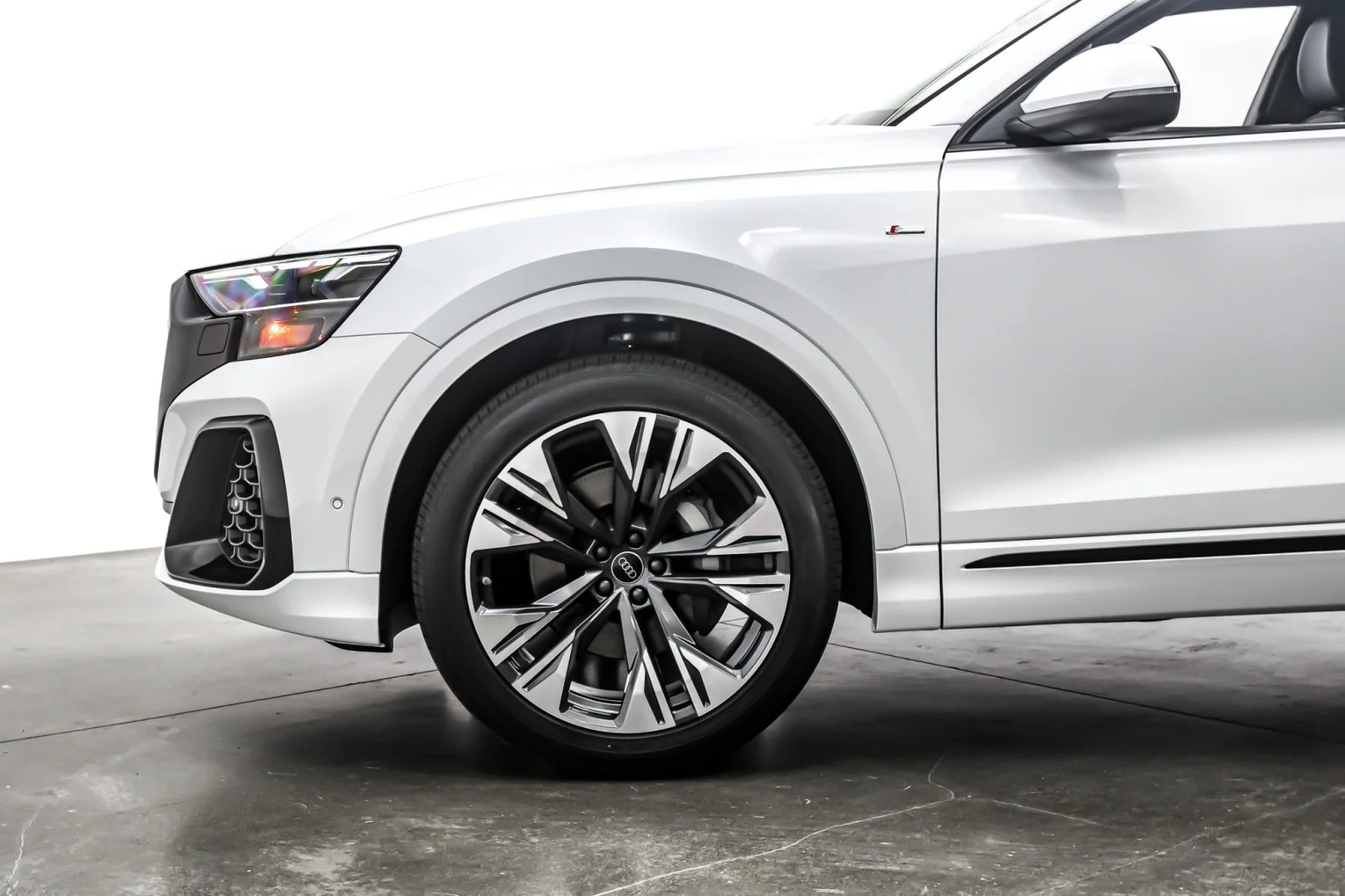 2026 Audi Q8 Premium Plus - Photo 10