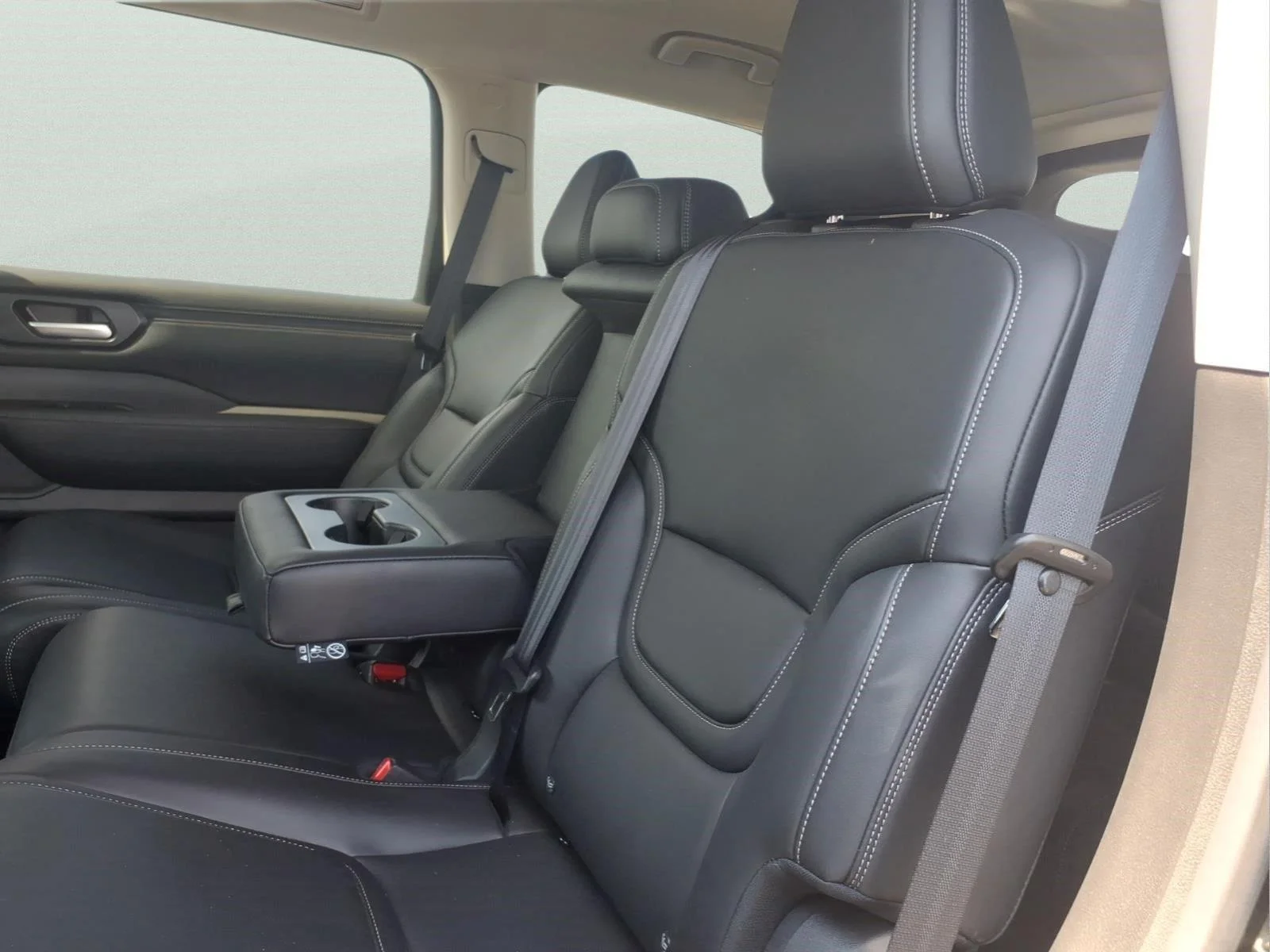 Used 2025 Super Black Nissan SV image 12