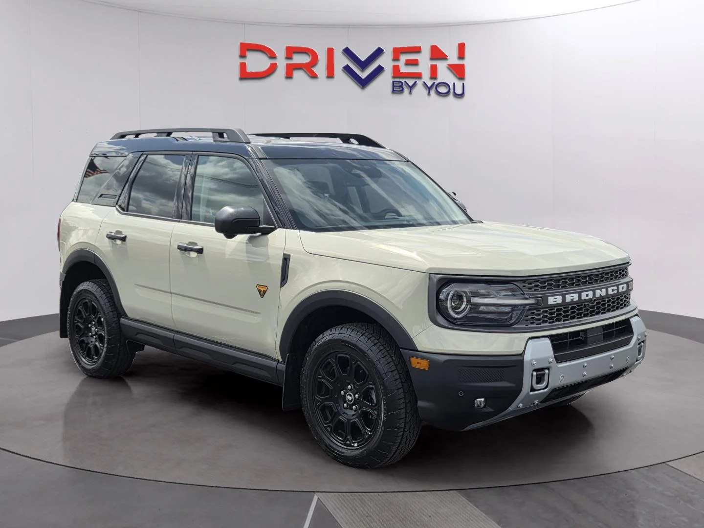 Used 2025 Desert Sand Ford Badlands image 7