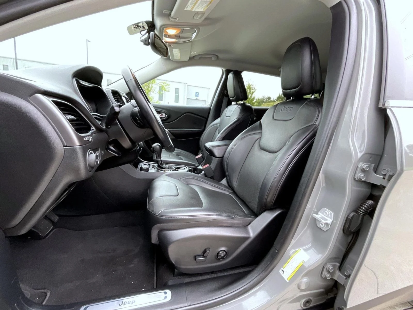 Used 2019 Gray Jeep Limited image 10