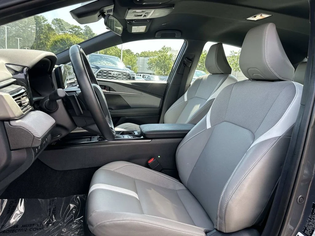 Certified Used 2025  Toyota SE image 24