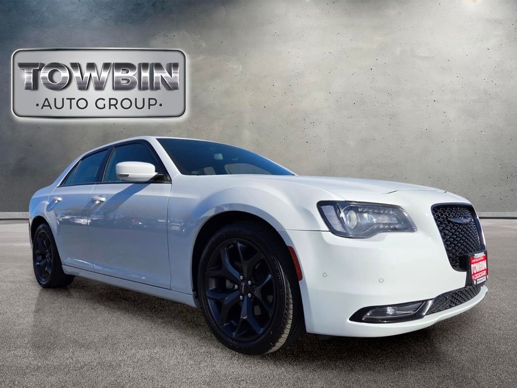 Used 2023 White Chrysler S image 2