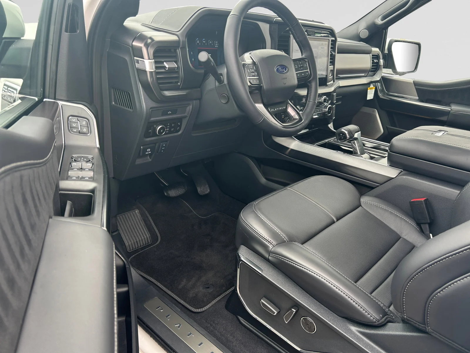 New 2026 Star White Metallic Tri-Coat Ford Platinum image 13