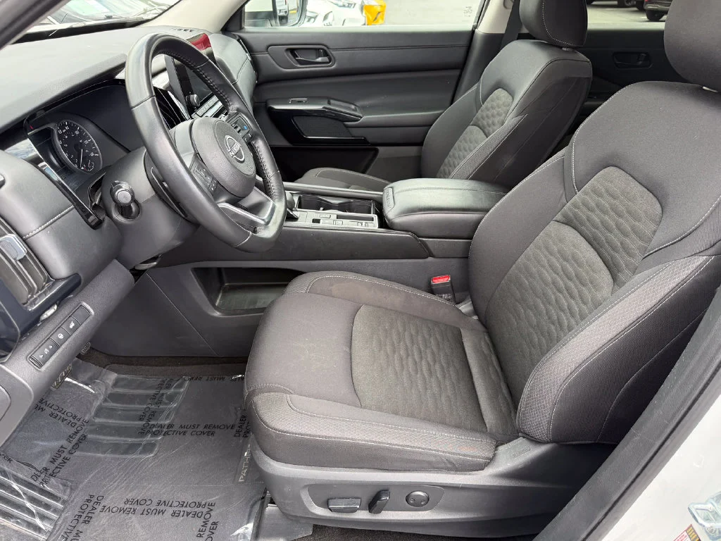 Used 2025 White Nissan SV image 23