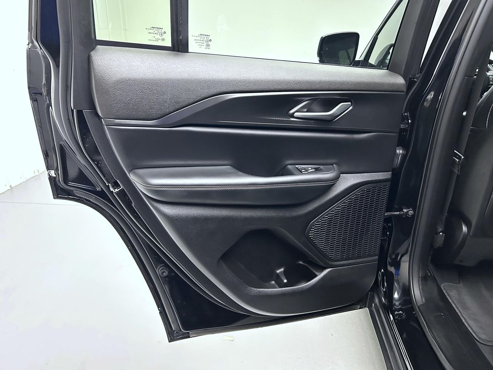 Used 2023 Black Jeep Altitude X image 20