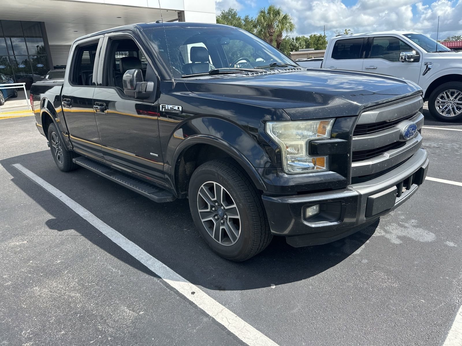 2015 Ford F-150 Lariat SuperCrew 145-in's photo