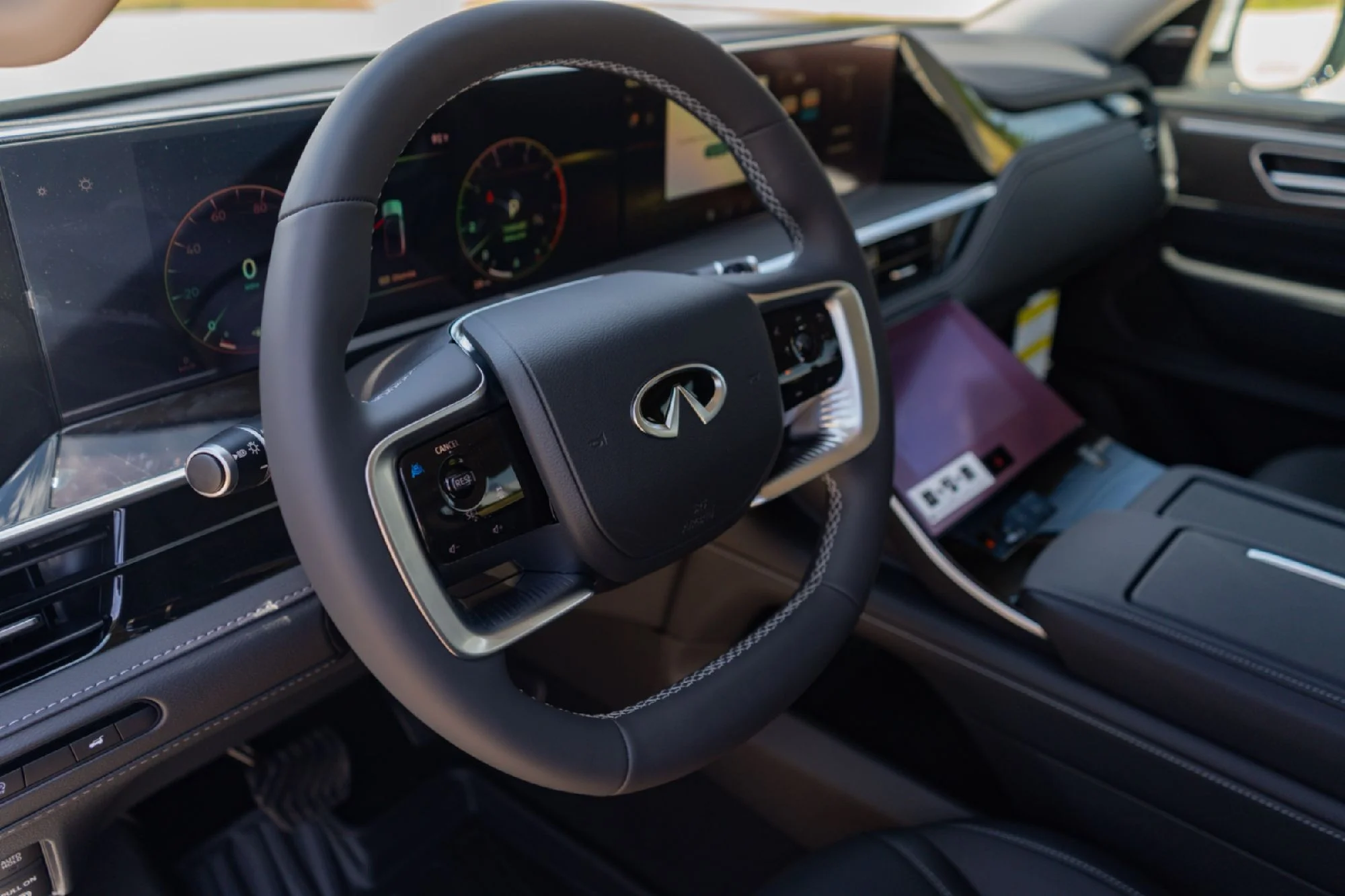 New 2027 RADIANT WHITE INFINITI Pure 2WD image 8