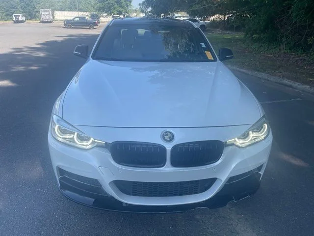 Used 2018 White BMW 330e iPerformance image 8