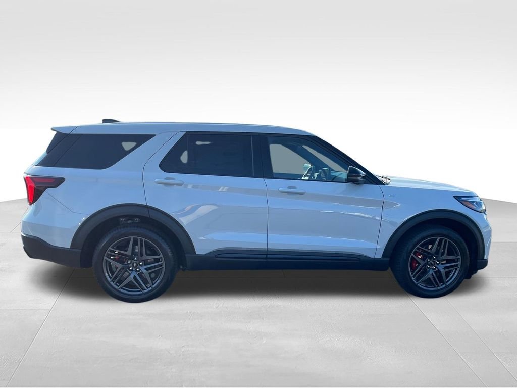 New 2027 Avalanche Gray Ford ST-Line image 6
