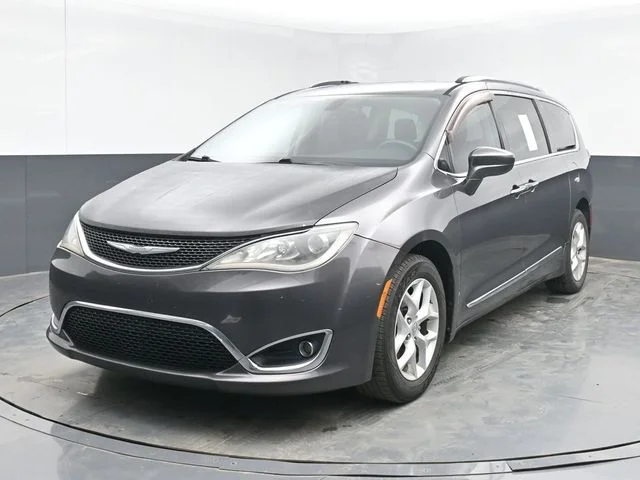 Used 2017 Gray Chrysler Touring L Plus image 4