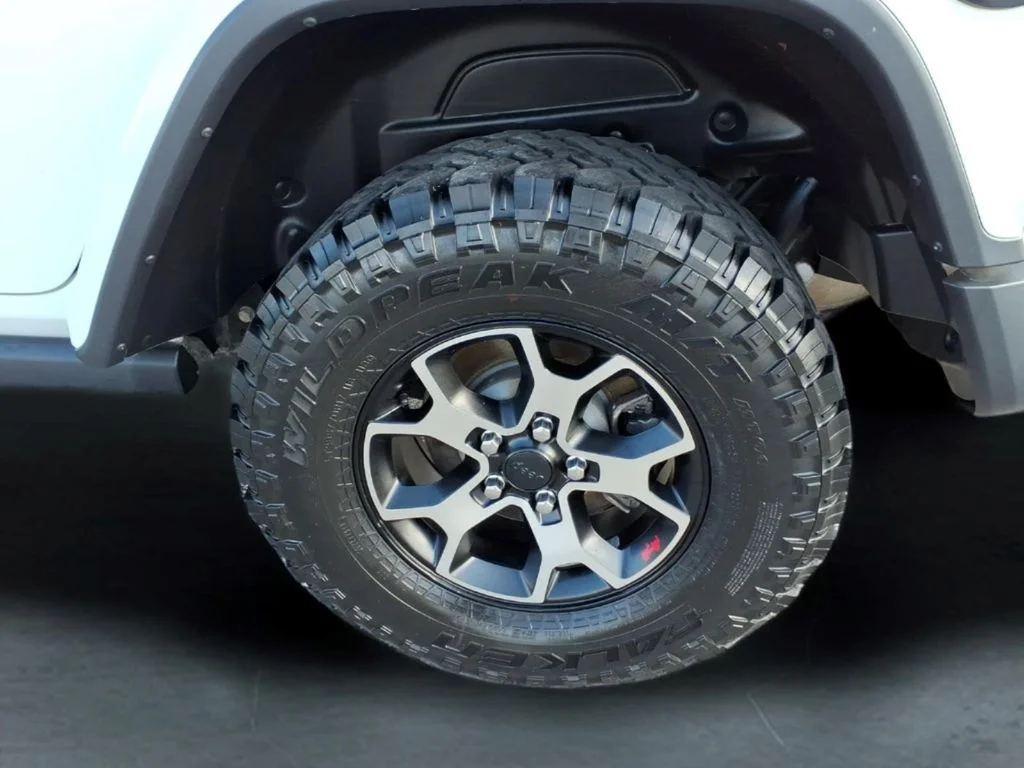 Used 2020 White Jeep Unlimited Rubicon image 12
