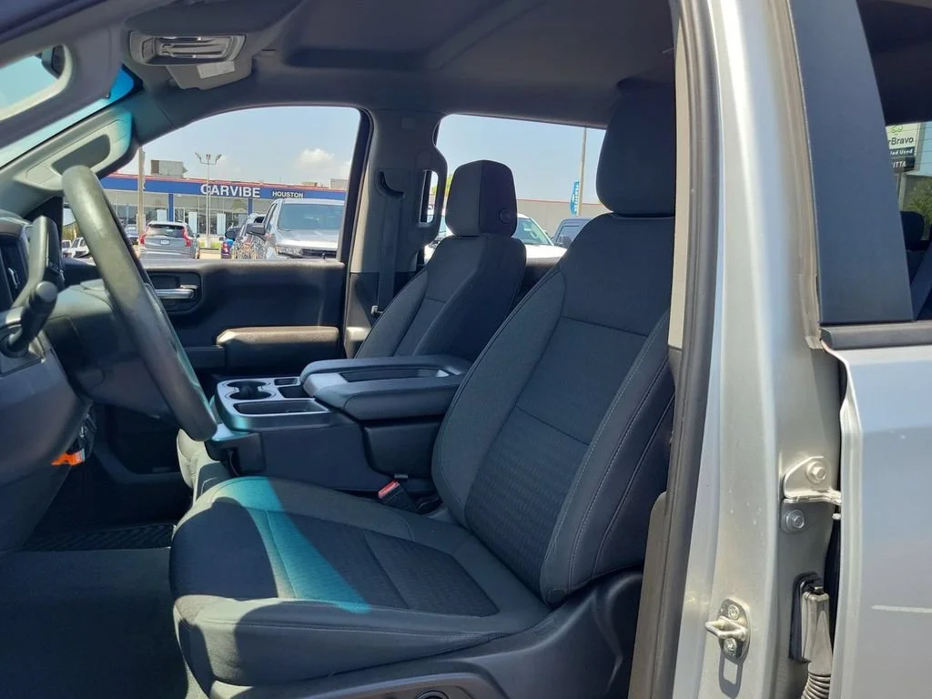 Used 2022 SILVER ICE METALLIC Chevrolet Custom image 18
