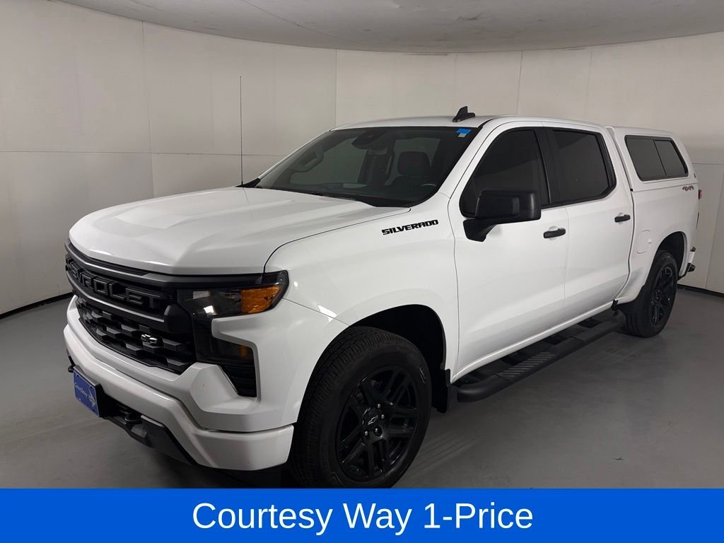 Used 2023 White Chevrolet Custom image 6