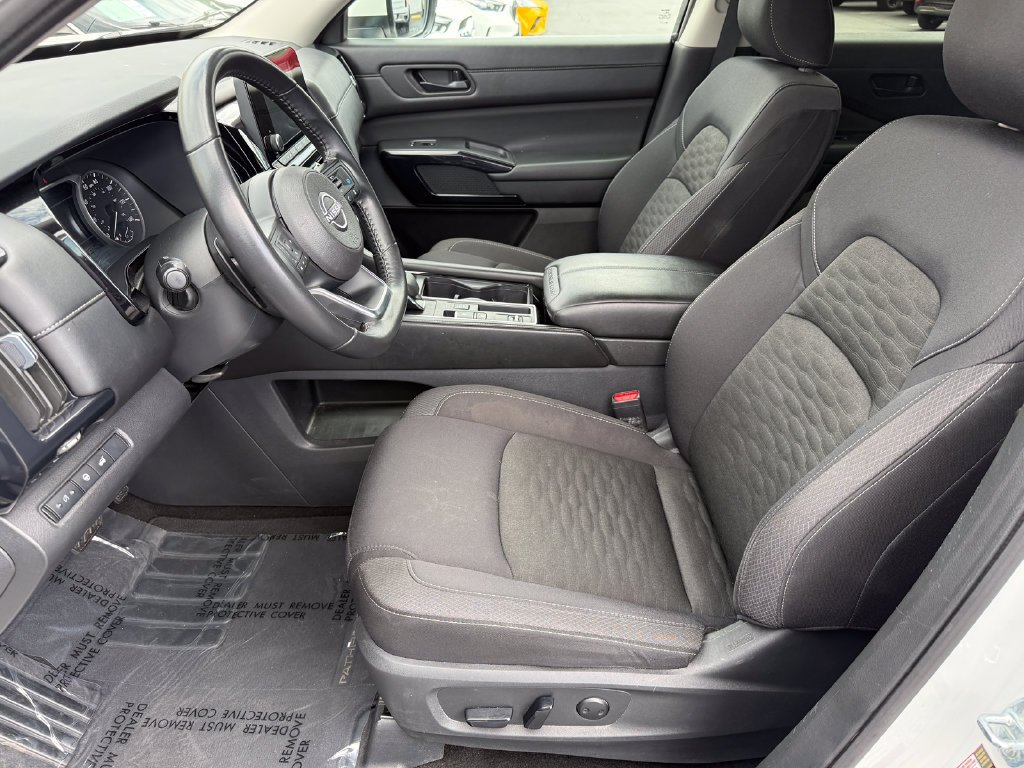 Used 2025 White Nissan SV image 23