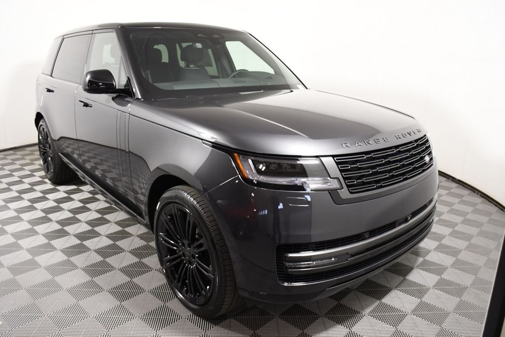New 2026 Carpathian Gry Land Rover SE image 9