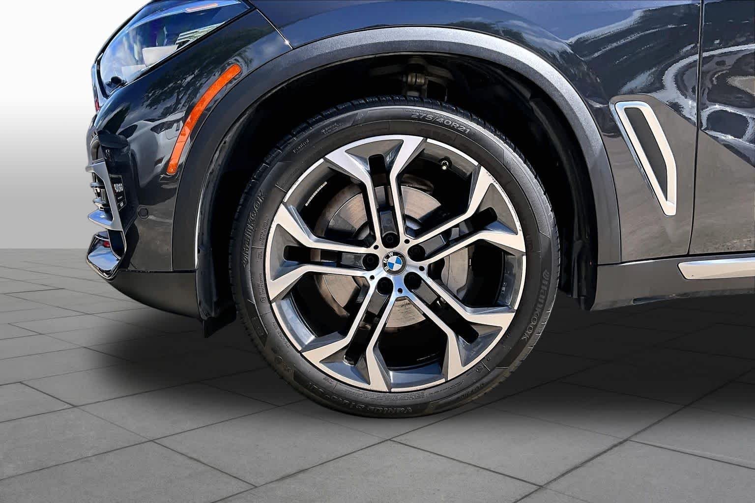 Used 2023 Dark Graphite Metallic BMW sDrive40i image 11
