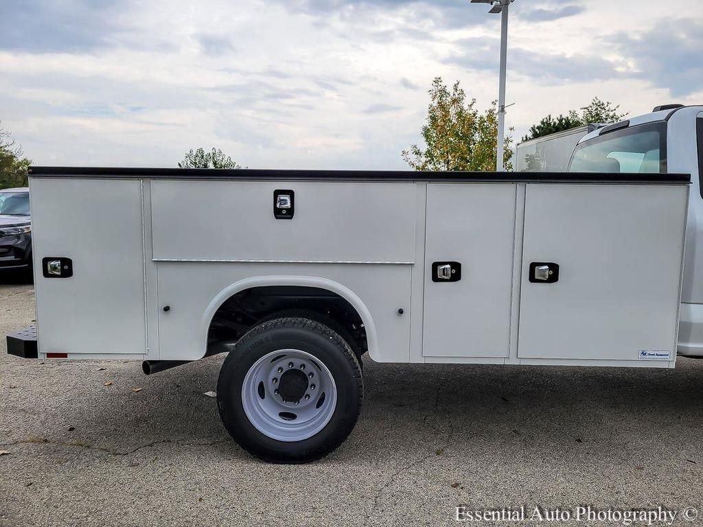 New 2025 Oxford White Ford F-450® XL image 23