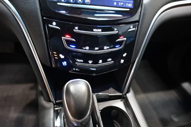 Used 2019 RADIANT SILVER METALLIC Cadillac Luxury image 17