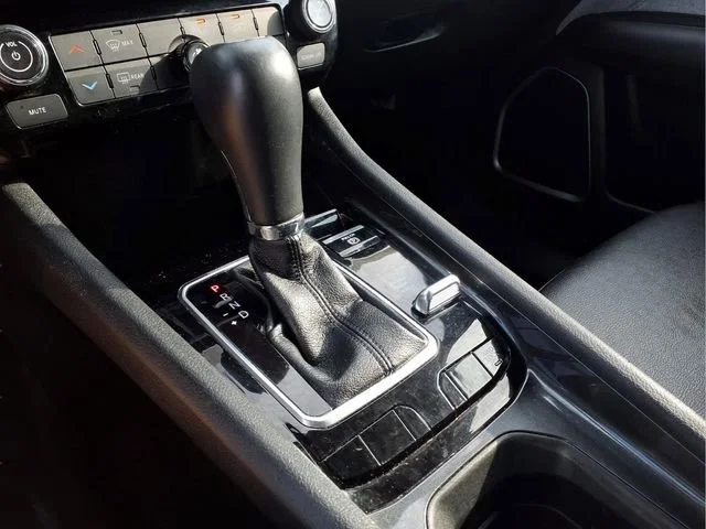Used 2024  Jeep Latitude image 9