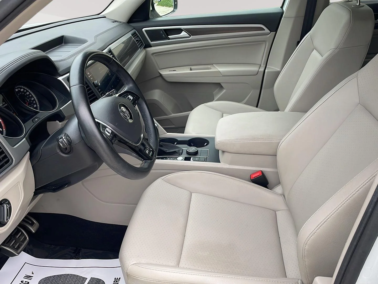 Used 2019 Pure White Volkswagen 3.6L V6 SE w/Technology R-Line image 9