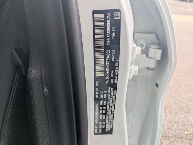 New 2025 Milano White Exterior Paint Alfa Romeo Base image 22