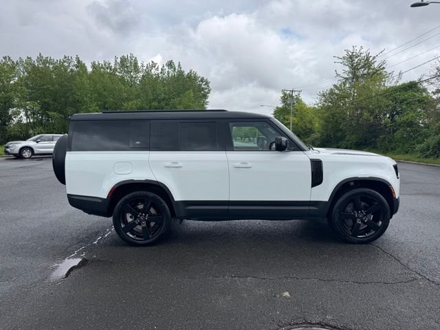 Used 2023 Fuji White Land Rover SE image 6