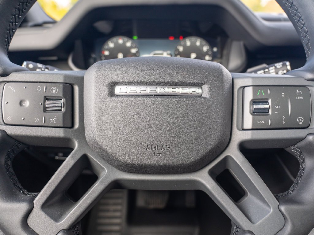 New 2026 Santorini Black Land Rover X-Dynamic SE image 14