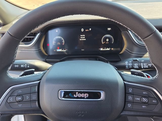 New 2026 Bright White Clear-Coat Exterior Paint Jeep Laredo image 23