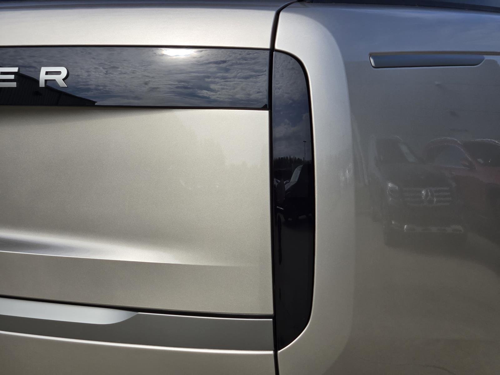 New 2026 Batumi Gold LAND ROVER SE PHEV image 9