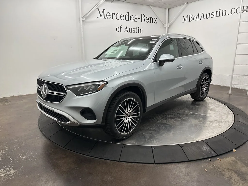 Used 2026 Silver Mercedes-Benz GLC 300 image 3