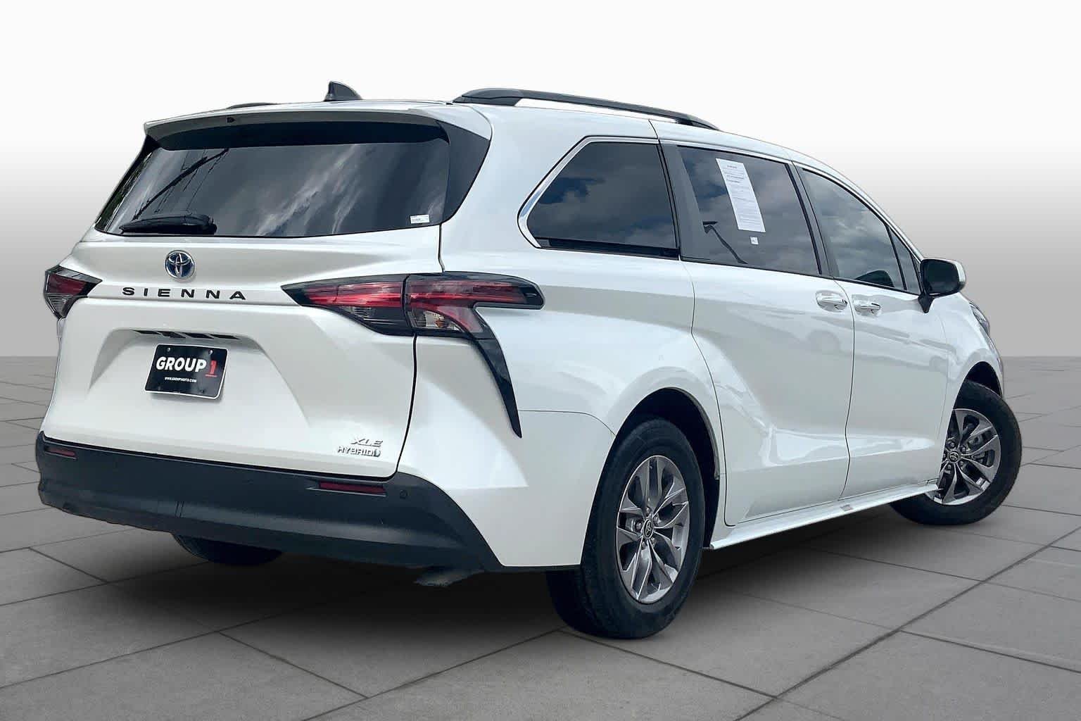 Used 2022 Wind Chill Pearl Toyota XLE image 13