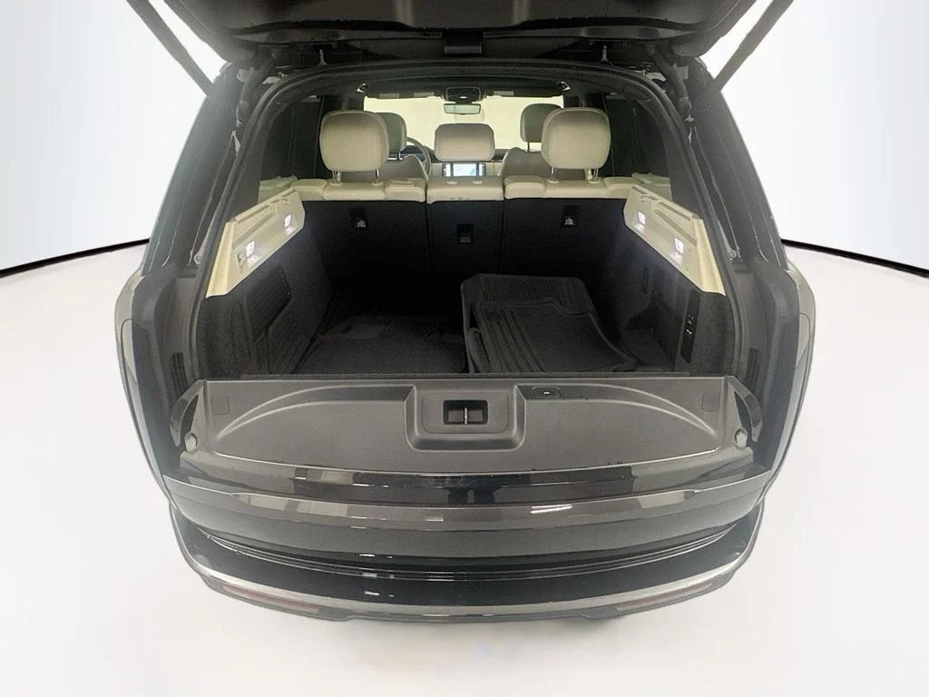 Certified Used 2023 Black Land Rover SE image 27