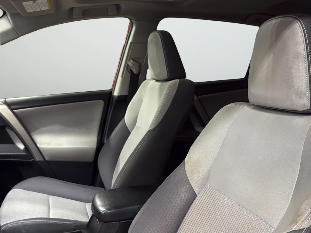 Used 2015 Red Toyota XLE image 10