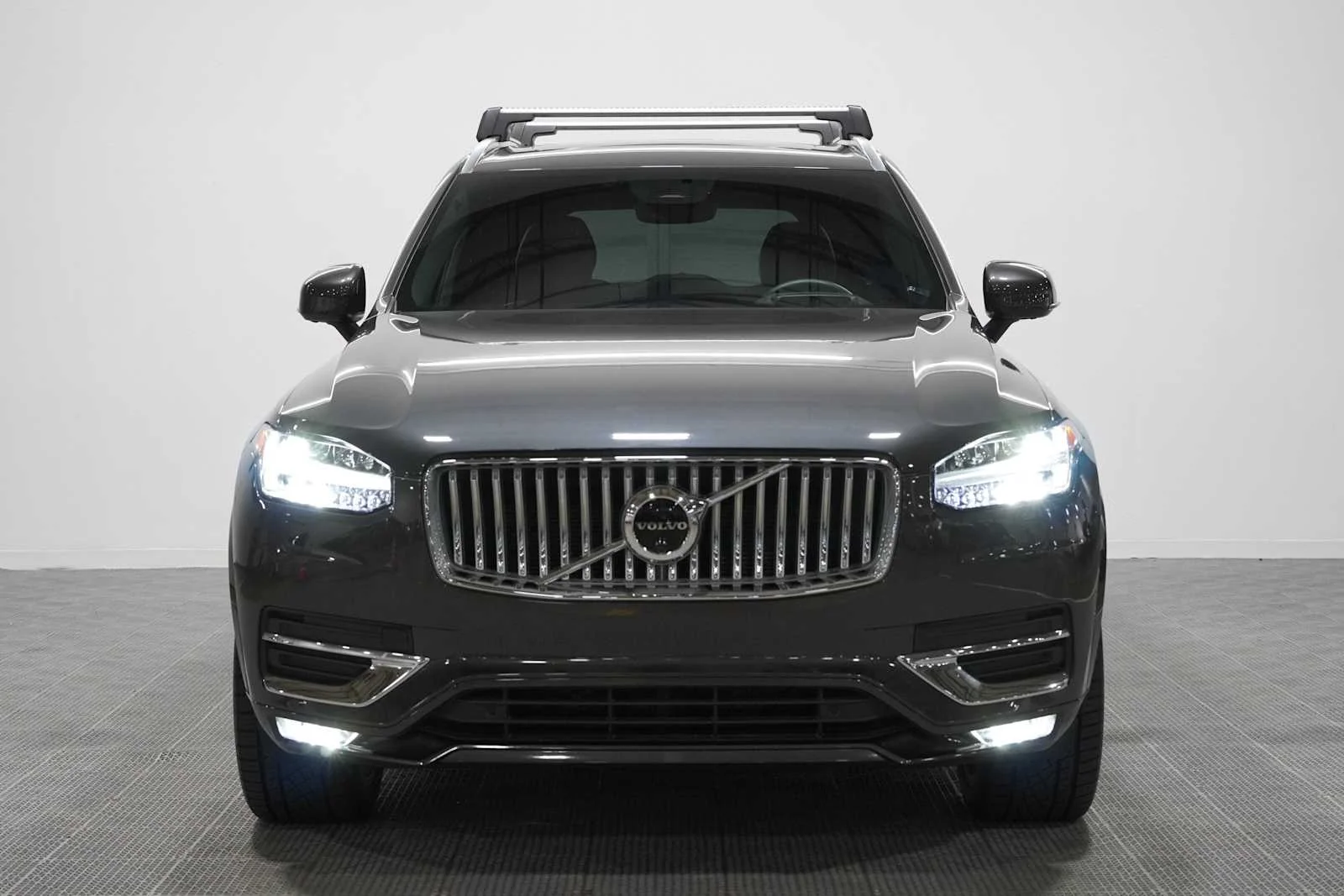 Used 2023 PLATINUM GREY Volvo Ultimate image 2