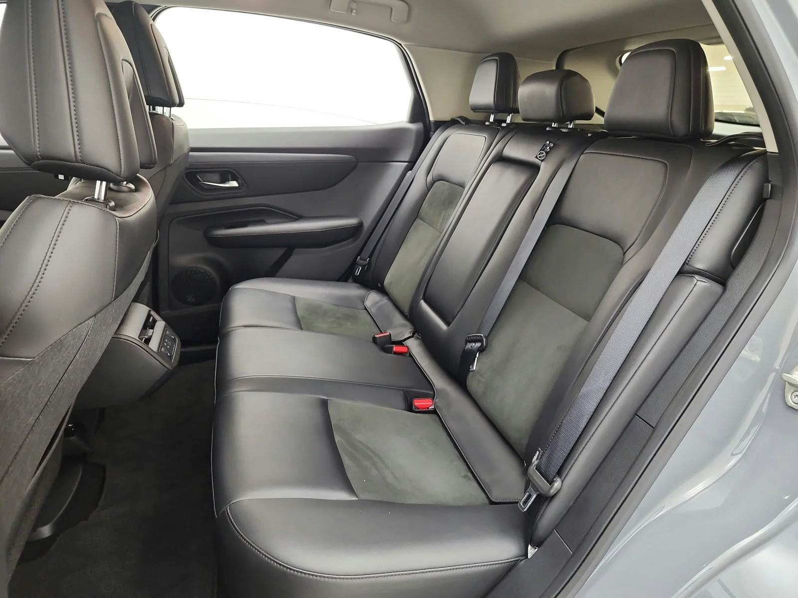Used 2024 Boulder Gray Pearl/Black Diamond Pearl Nissan ENGAGE+ image 15