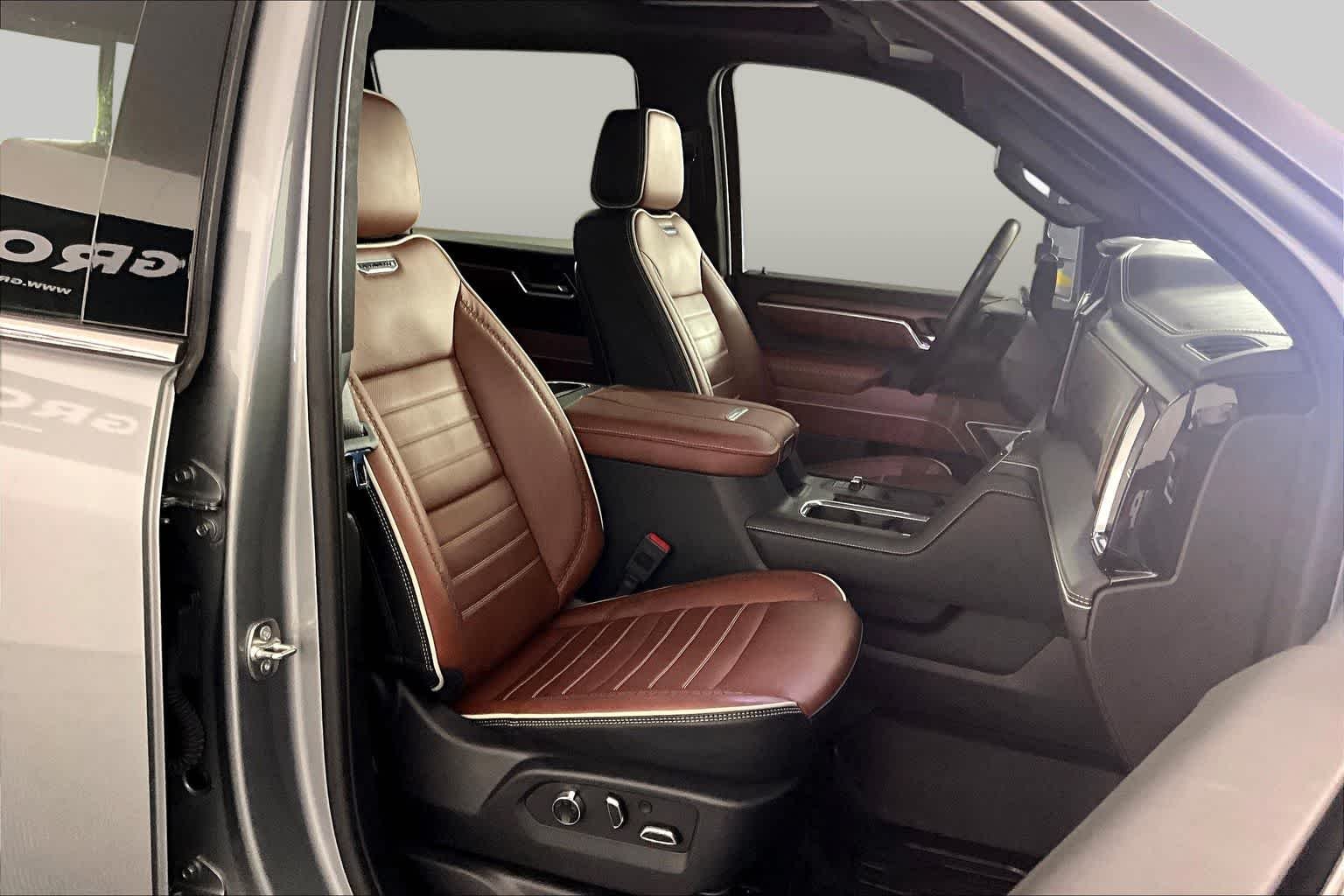 Used 2025 Sterling Metallic GMC Denali Ultimate image 9