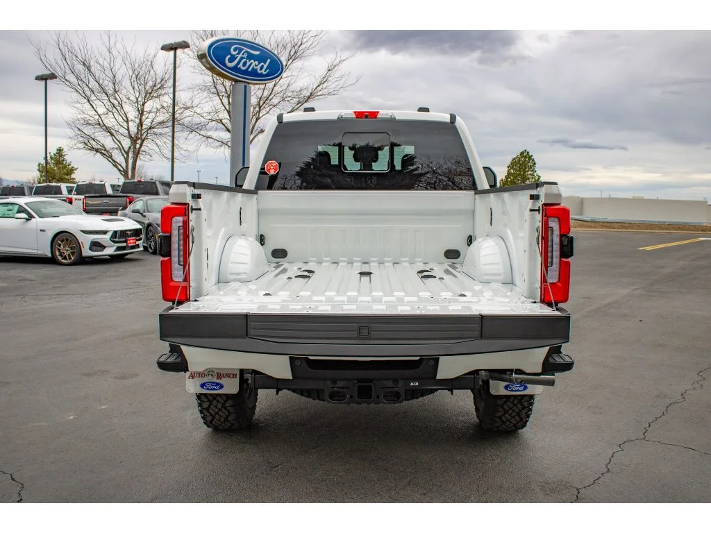 2026 Ford F-350 Super Duty Platinum - Photo 10