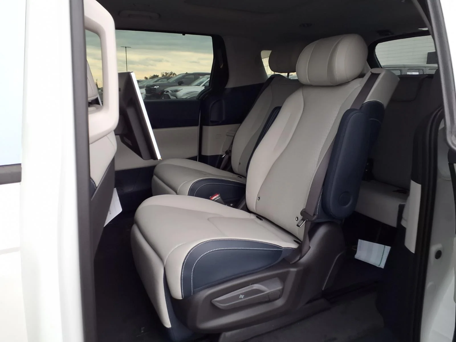 New 2027 Snow White Pearl Kia SX Prestige image 12
