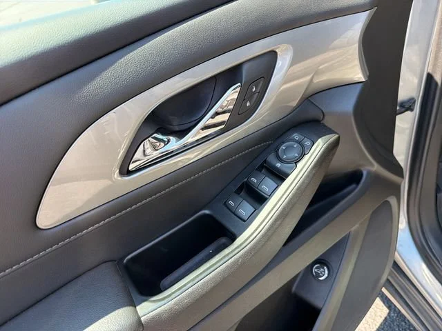 Used 2023 Sterling Gray Metallic Chevrolet LT Cloth image 18