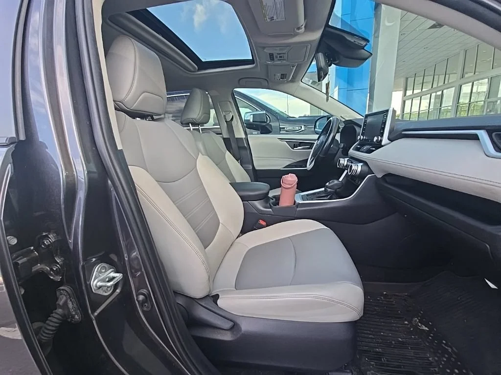 Used 2021 Magnetic Gray Met Toyota XLE Premium image 11