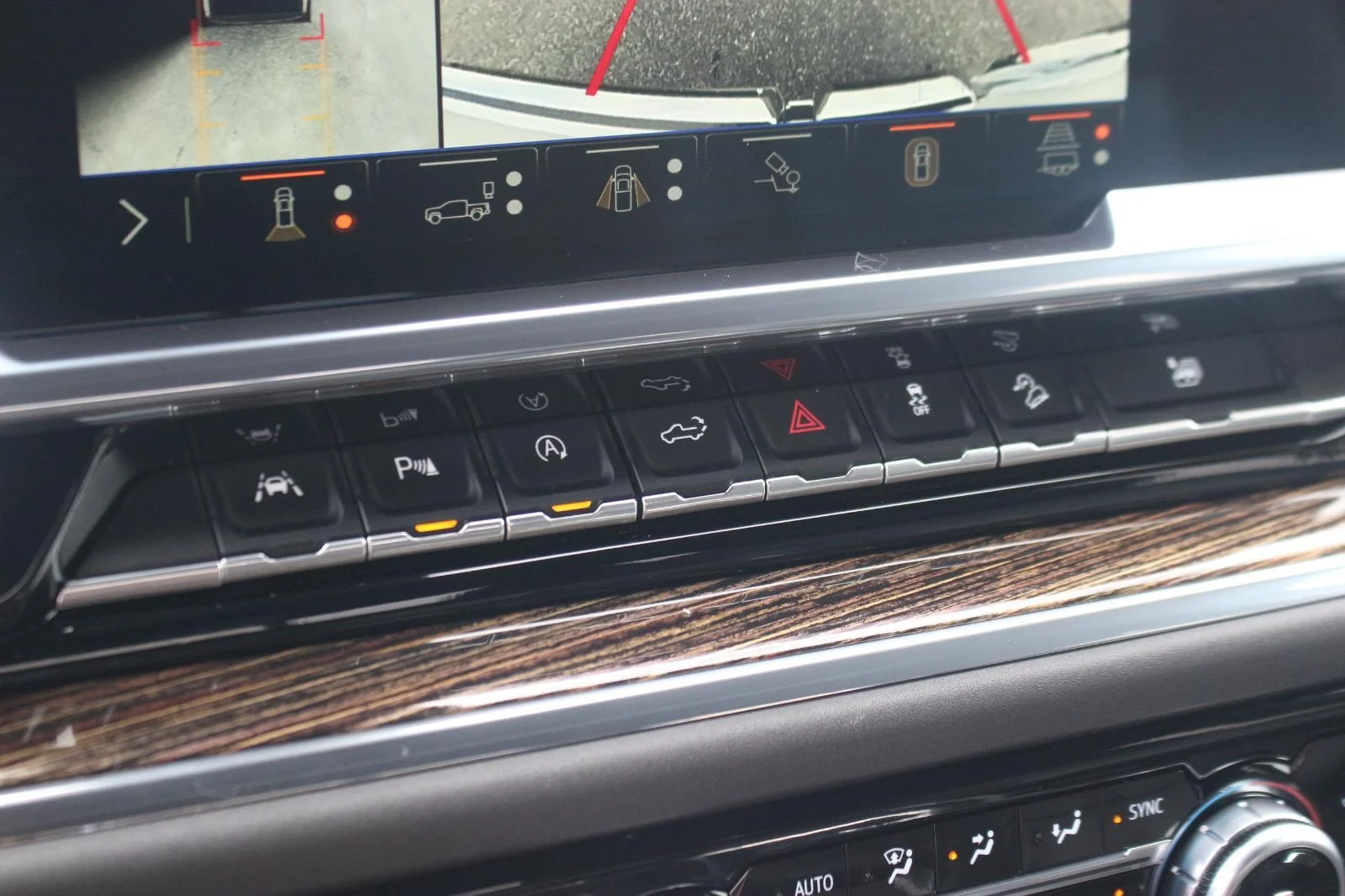 Used 2024 Summit White GMC Elevation image 24