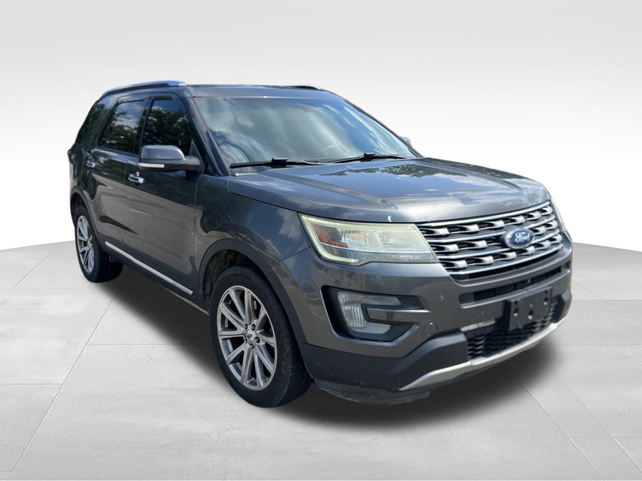 Used 2017 Gray Ford Limited image 3